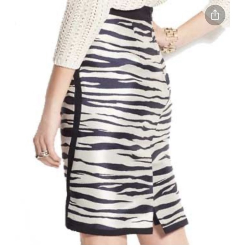 🦓ANN TAYLOR🦓ZEBRA JACQUARD PENCIL SHIRT🦓 - Picture 4 of 11